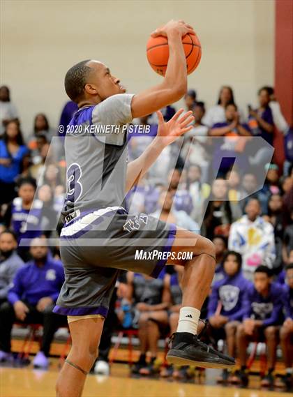 Thumbnail 1 in Brusly vs. Ville Platte (LHSAA 3A Quarterfinal) photogallery.