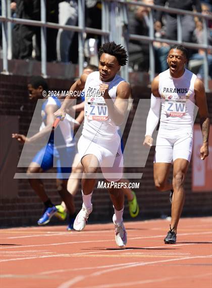 Thumbnail 2 in Penn Relays (4 X 100 Meter) photogallery.