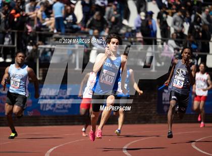 Thumbnail 2 in Penn Relays (4 X 100 Meter) photogallery.