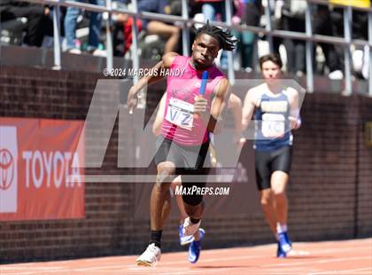 Thumbnail 2 in Penn Relays (4 X 100 Meter) photogallery.