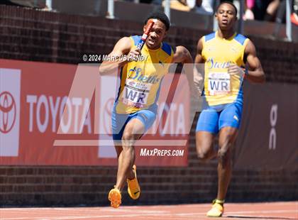 Thumbnail 2 in Penn Relays (4 X 100 Meter) photogallery.