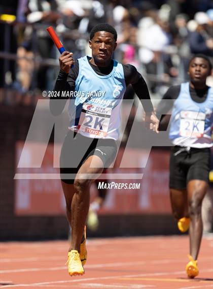 Thumbnail 2 in Penn Relays (4 X 100 Meter) photogallery.