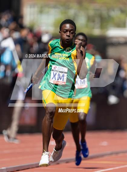 Thumbnail 2 in Penn Relays (4 X 100 Meter) photogallery.