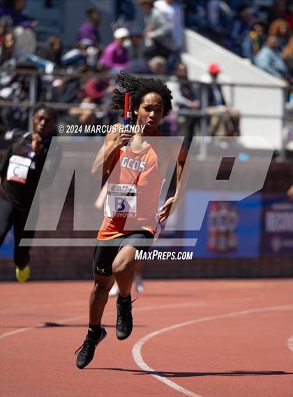 Thumbnail 1 in Penn Relays (4 X 100 Meter) photogallery.