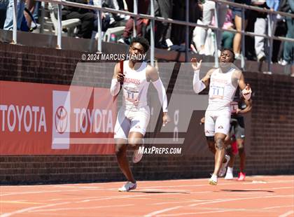 Thumbnail 2 in Penn Relays (4 X 100 Meter) photogallery.