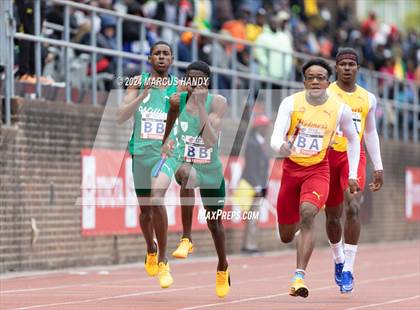 Thumbnail 2 in Penn Relays (4 X 100 Meter) photogallery.