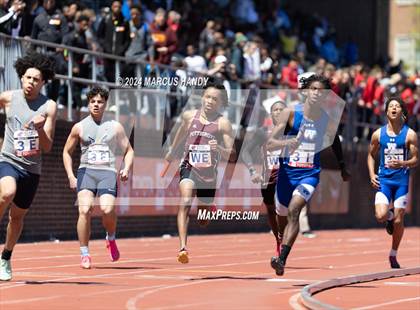 Thumbnail 2 in Penn Relays (4 X 100 Meter) photogallery.