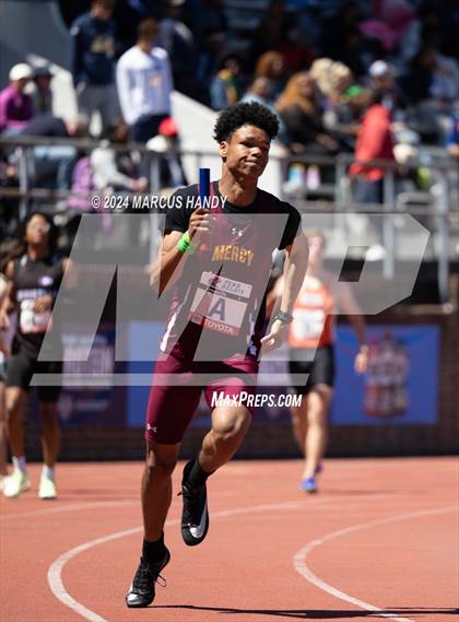 Thumbnail 2 in Penn Relays (4 X 100 Meter) photogallery.