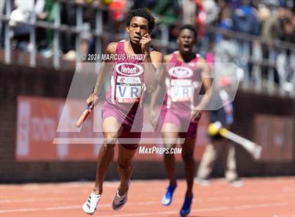 Thumbnail 1 in Penn Relays (4 X 100 Meter) photogallery.