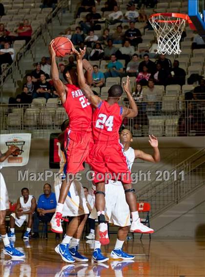 Thumbnail 2 in King vs. Parkview (Whataburger Tournament) photogallery.