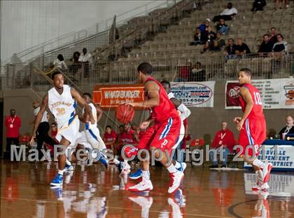 Thumbnail 3 in King vs. Parkview (Whataburger Tournament) photogallery.