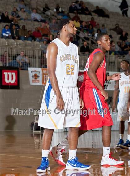 Thumbnail 2 in King vs. Parkview (Whataburger Tournament) photogallery.