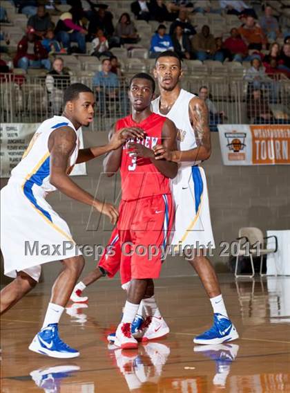 Thumbnail 2 in King vs. Parkview (Whataburger Tournament) photogallery.