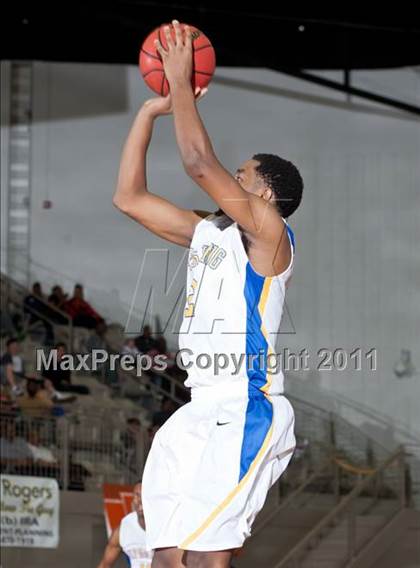 Thumbnail 1 in King vs. Parkview (Whataburger Tournament) photogallery.