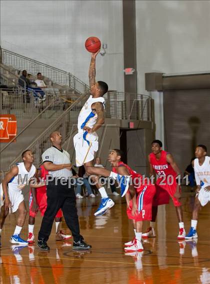 Thumbnail 1 in King vs. Parkview (Whataburger Tournament) photogallery.