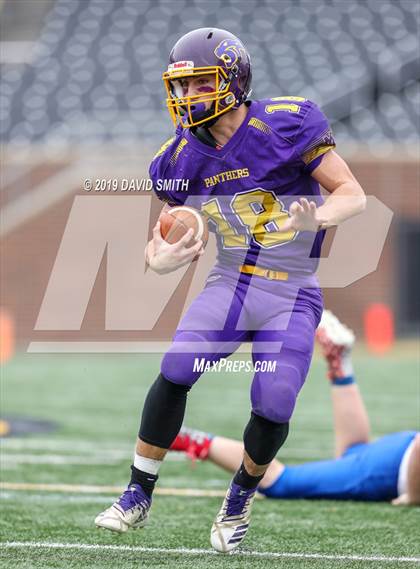 Thumbnail 2 in Mound City/Craig vs. Southwest/Hale/Tina-Avalon (MSHSAA 8-Man Championship) photogallery.