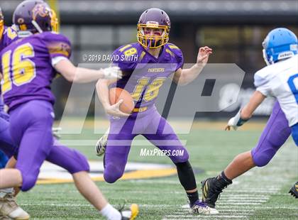 Thumbnail 2 in Mound City/Craig vs. Southwest/Hale/Tina-Avalon (MSHSAA 8-Man Championship) photogallery.