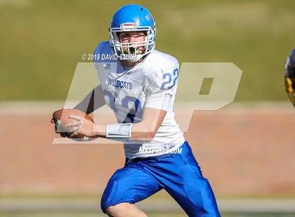 Thumbnail 3 in Mound City/Craig vs. Southwest/Hale/Tina-Avalon (MSHSAA 8-Man Championship) photogallery.