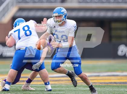Thumbnail 1 in Mound City/Craig vs. Southwest/Hale/Tina-Avalon (MSHSAA 8-Man Championship) photogallery.