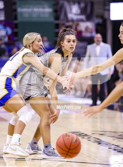 Thumbnail 2 in Skyline vs St. Vincent (MSHSAA Class 2 Championship) photogallery.