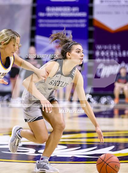 Thumbnail 1 in Skyline vs St. Vincent (MSHSAA Class 2 Championship) photogallery.