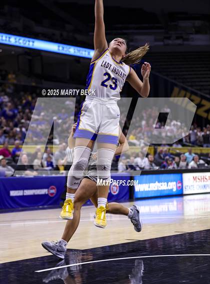 Thumbnail 1 in Skyline vs St. Vincent (MSHSAA Class 2 Championship) photogallery.