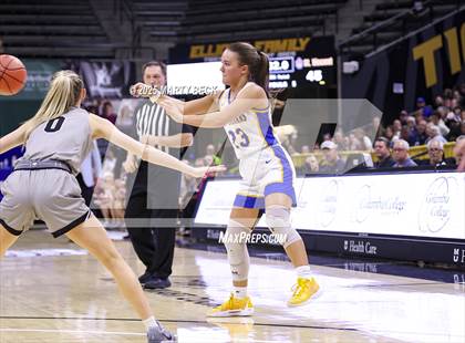 Thumbnail 2 in Skyline vs St. Vincent (MSHSAA Class 2 Championship) photogallery.