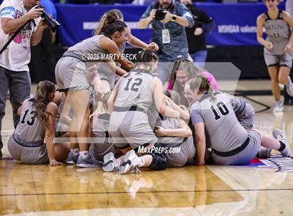 Thumbnail 2 in Skyline vs St. Vincent (MSHSAA Class 2 Championship) photogallery.