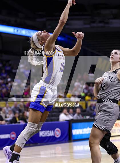 Thumbnail 3 in Skyline vs St. Vincent (MSHSAA Class 2 Championship) photogallery.