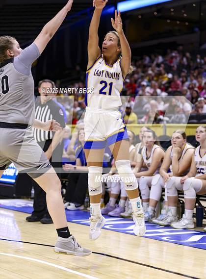 Thumbnail 3 in Skyline vs St. Vincent (MSHSAA Class 2 Championship) photogallery.