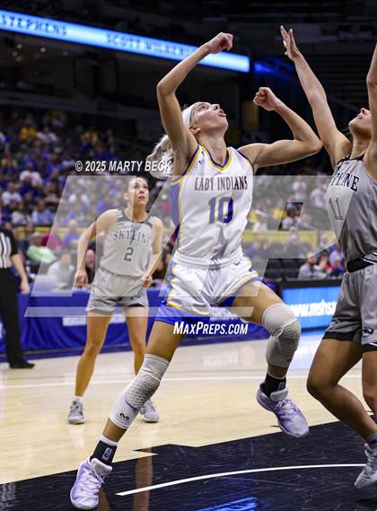 Thumbnail 3 in Skyline vs St. Vincent (MSHSAA Class 2 Championship) photogallery.