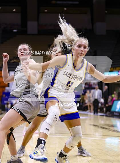 Thumbnail 1 in Skyline vs St. Vincent (MSHSAA Class 2 Championship) photogallery.