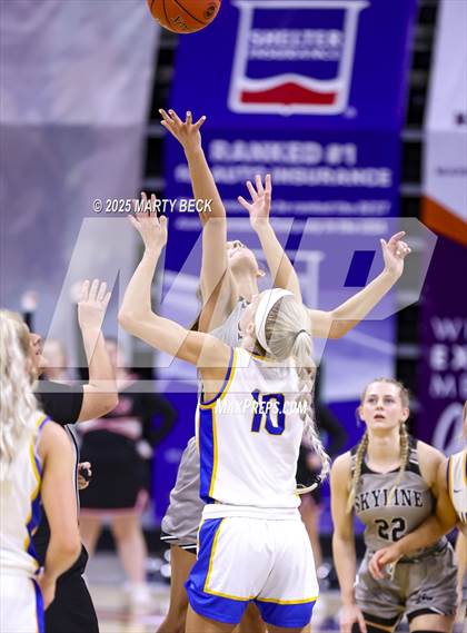 Thumbnail 2 in Skyline vs St. Vincent (MSHSAA Class 2 Championship) photogallery.