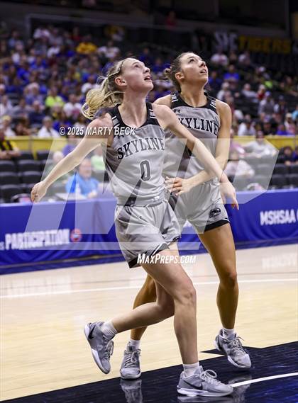 Thumbnail 1 in Skyline vs St. Vincent (MSHSAA Class 2 Championship) photogallery.