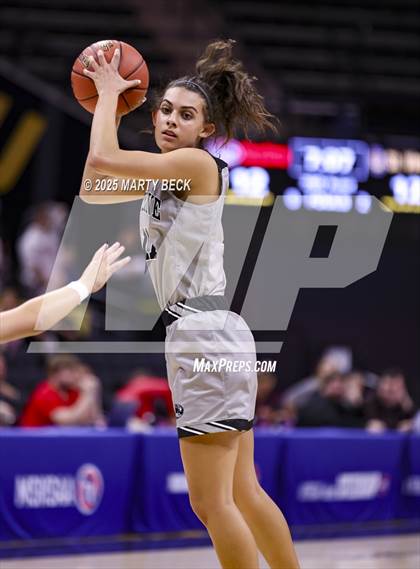 Thumbnail 3 in Skyline vs St. Vincent (MSHSAA Class 2 Championship) photogallery.