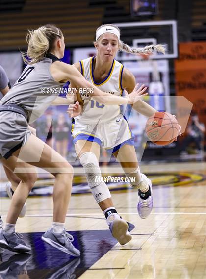Thumbnail 3 in Skyline vs St. Vincent (MSHSAA Class 2 Championship) photogallery.