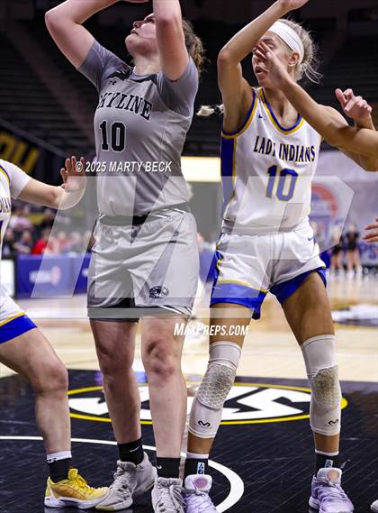 Thumbnail 3 in Skyline vs St. Vincent (MSHSAA Class 2 Championship) photogallery.