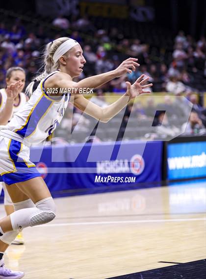 Thumbnail 3 in Skyline vs St. Vincent (MSHSAA Class 2 Championship) photogallery.