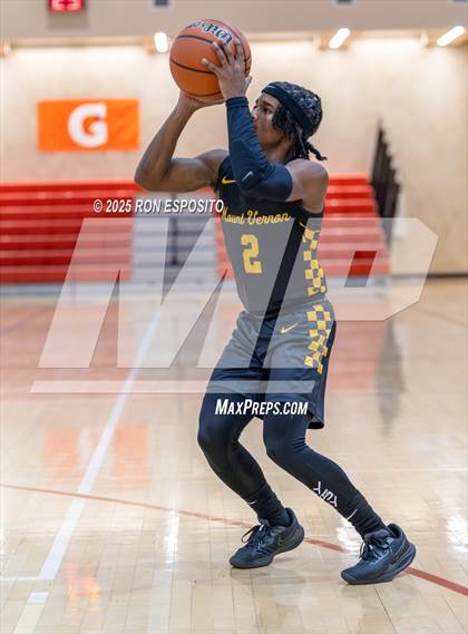 Thumbnail 1 in Holy Trinity vs Mt. Vernon (Gary Charlers Hoops Classic) photogallery.
