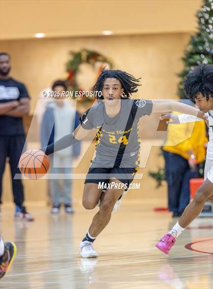 Thumbnail 2 in Holy Trinity vs Mt. Vernon (Gary Charlers Hoops Classic) photogallery.