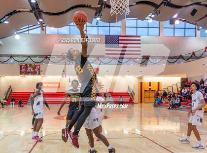 Thumbnail 3 in Holy Trinity vs Mt. Vernon (Gary Charlers Hoops Classic) photogallery.