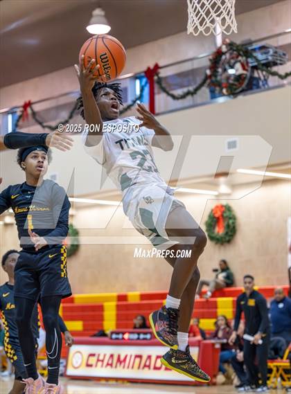 Thumbnail 3 in Holy Trinity vs Mt. Vernon (Gary Charlers Hoops Classic) photogallery.
