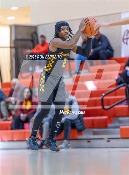 Thumbnail 1 in Holy Trinity vs Mt. Vernon (Gary Charlers Hoops Classic) photogallery.