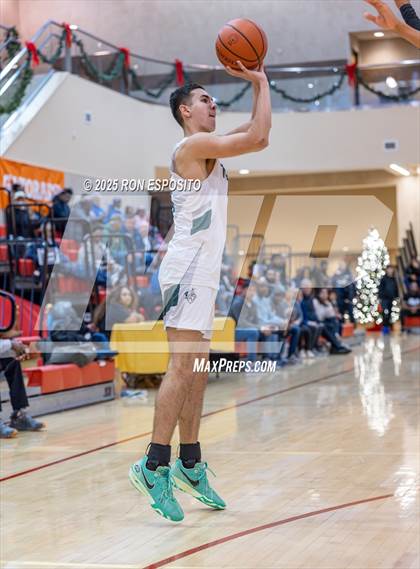 Thumbnail 3 in Holy Trinity vs Mt. Vernon (Gary Charlers Hoops Classic) photogallery.