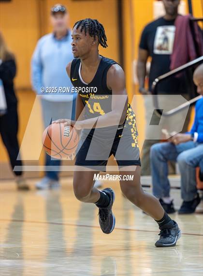 Thumbnail 3 in Holy Trinity vs Mt. Vernon (Gary Charlers Hoops Classic) photogallery.