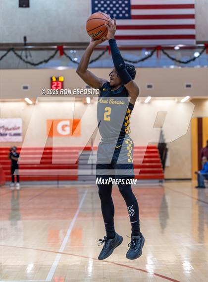 Thumbnail 2 in Holy Trinity vs Mt. Vernon (Gary Charlers Hoops Classic) photogallery.