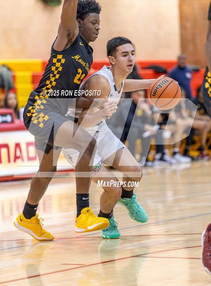 Thumbnail 2 in Holy Trinity vs Mt. Vernon (Gary Charlers Hoops Classic) photogallery.