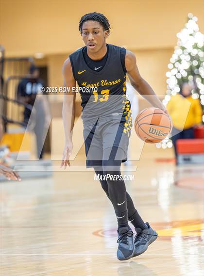 Thumbnail 2 in Holy Trinity vs Mt. Vernon (Gary Charlers Hoops Classic) photogallery.