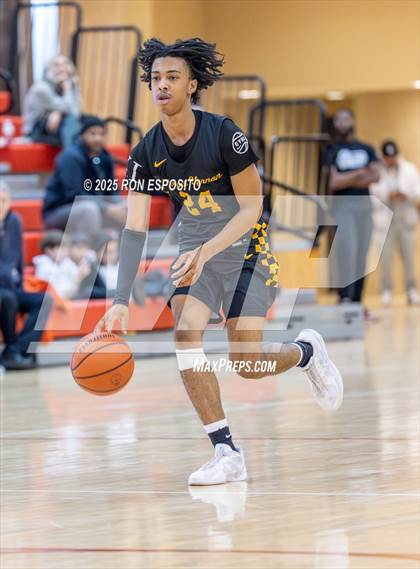 Thumbnail 3 in Holy Trinity vs Mt. Vernon (Gary Charlers Hoops Classic) photogallery.
