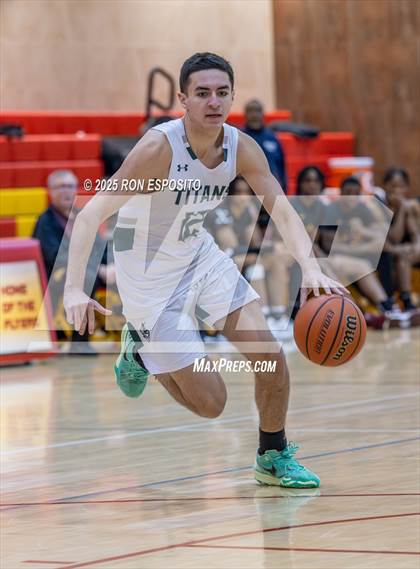 Thumbnail 3 in Holy Trinity vs Mt. Vernon (Gary Charlers Hoops Classic) photogallery.